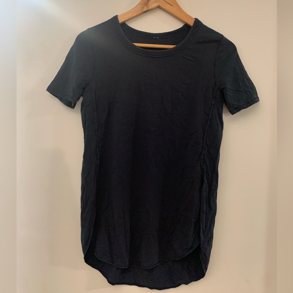 Likely a size 4 but could be a 6 (tagged removed), navy in colour